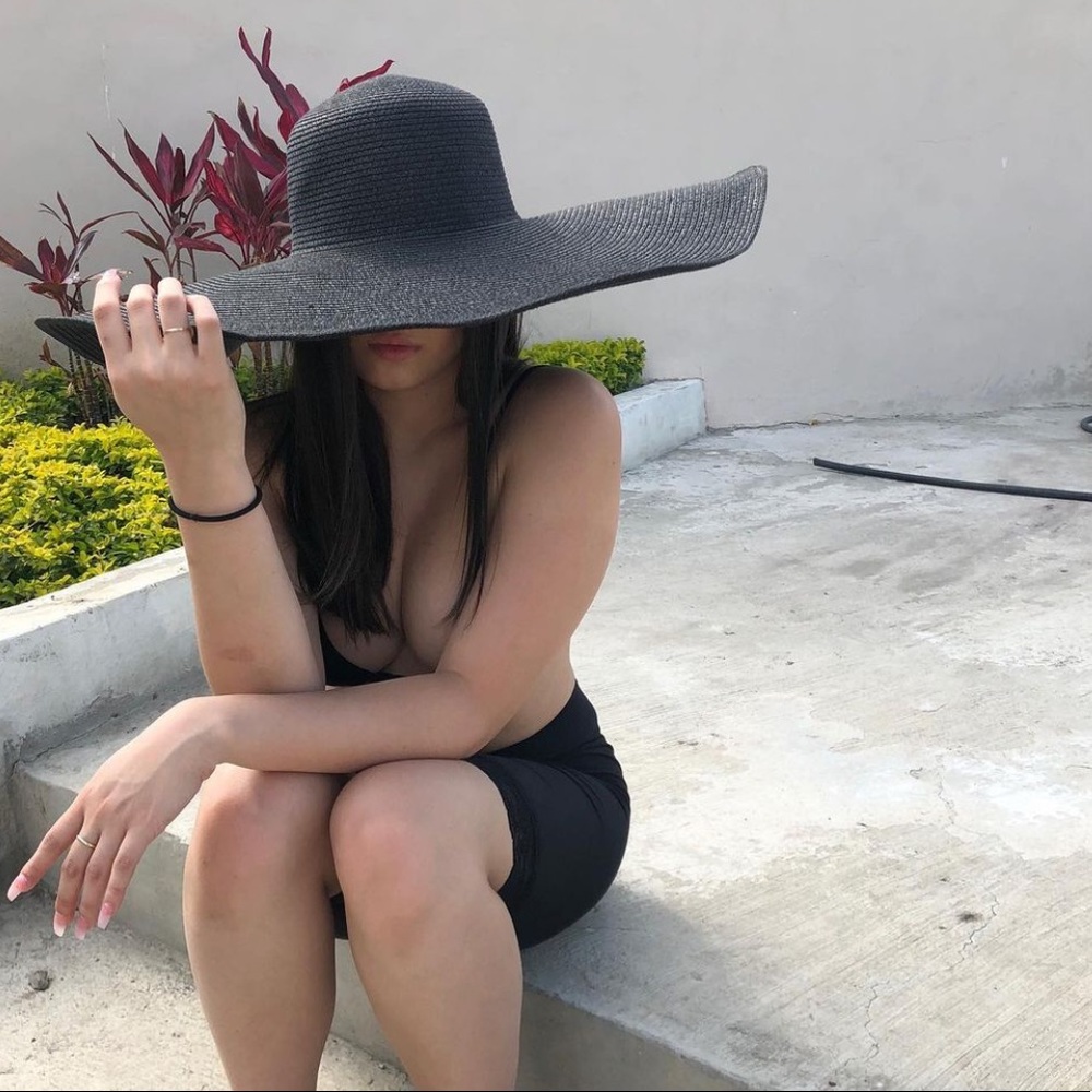 Black straw beach hat